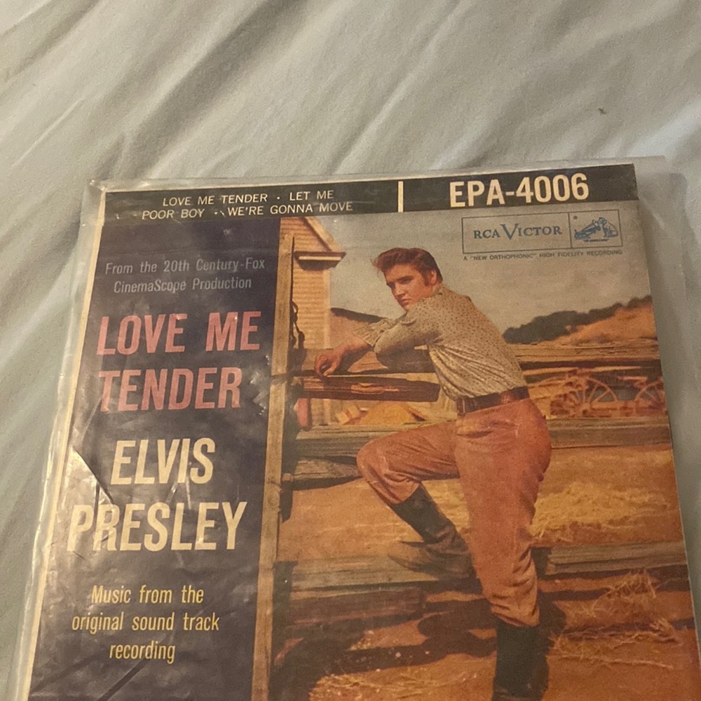 Original 1956 vinyl record “Love me tender” Elvis Presley